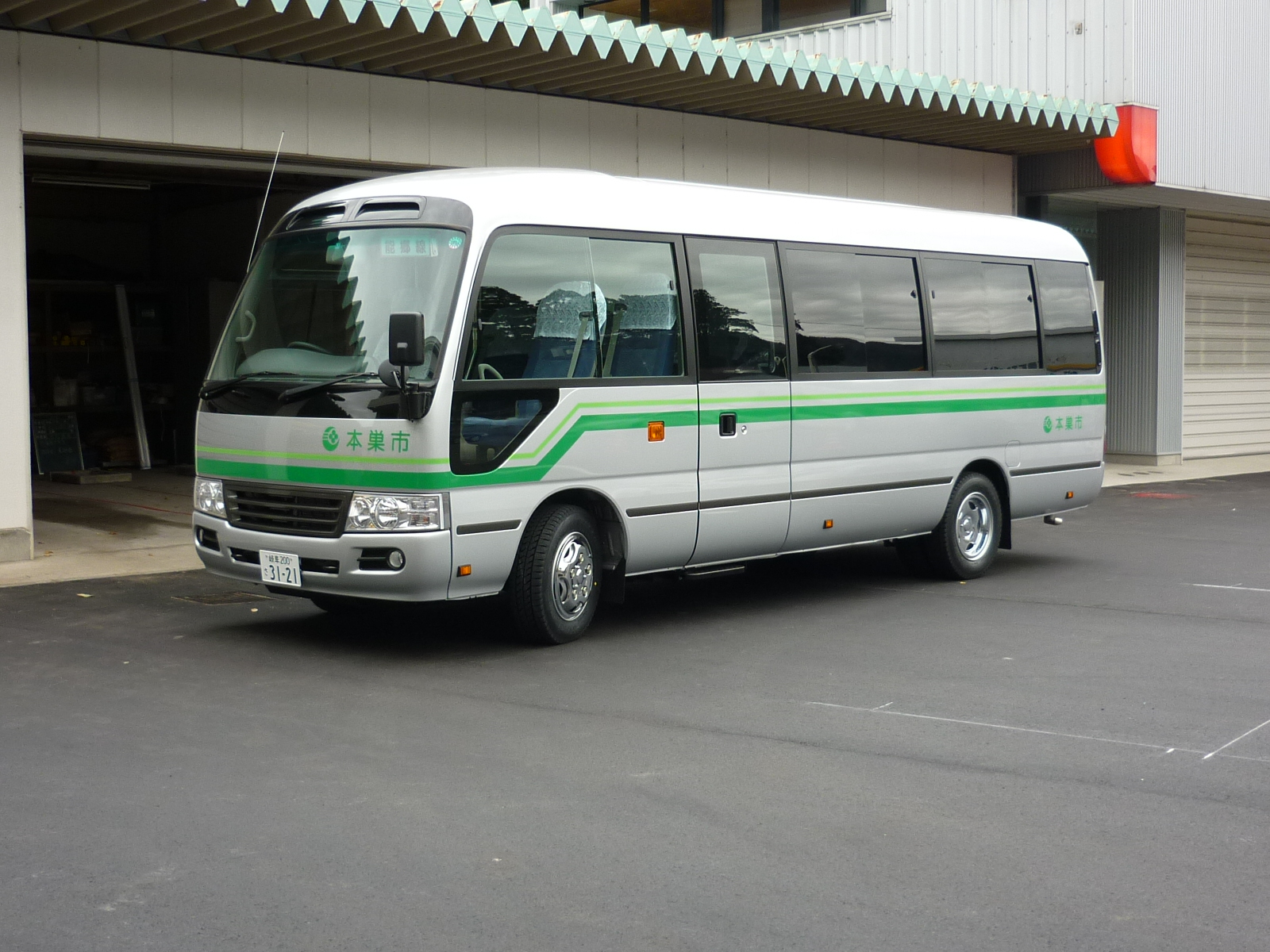 根尾能郷線のバスの写真