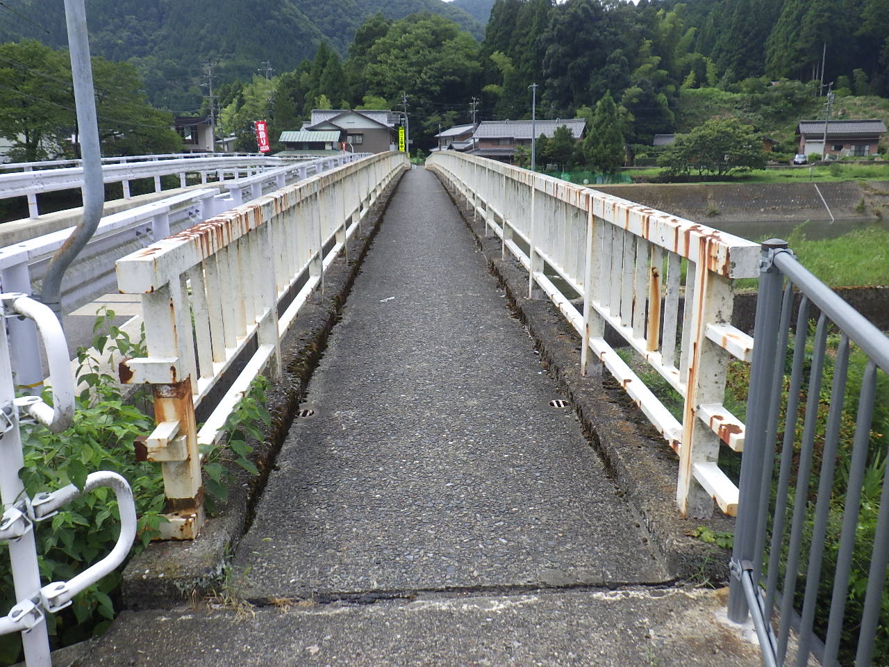 市場橋歩道橋の補修前の写真