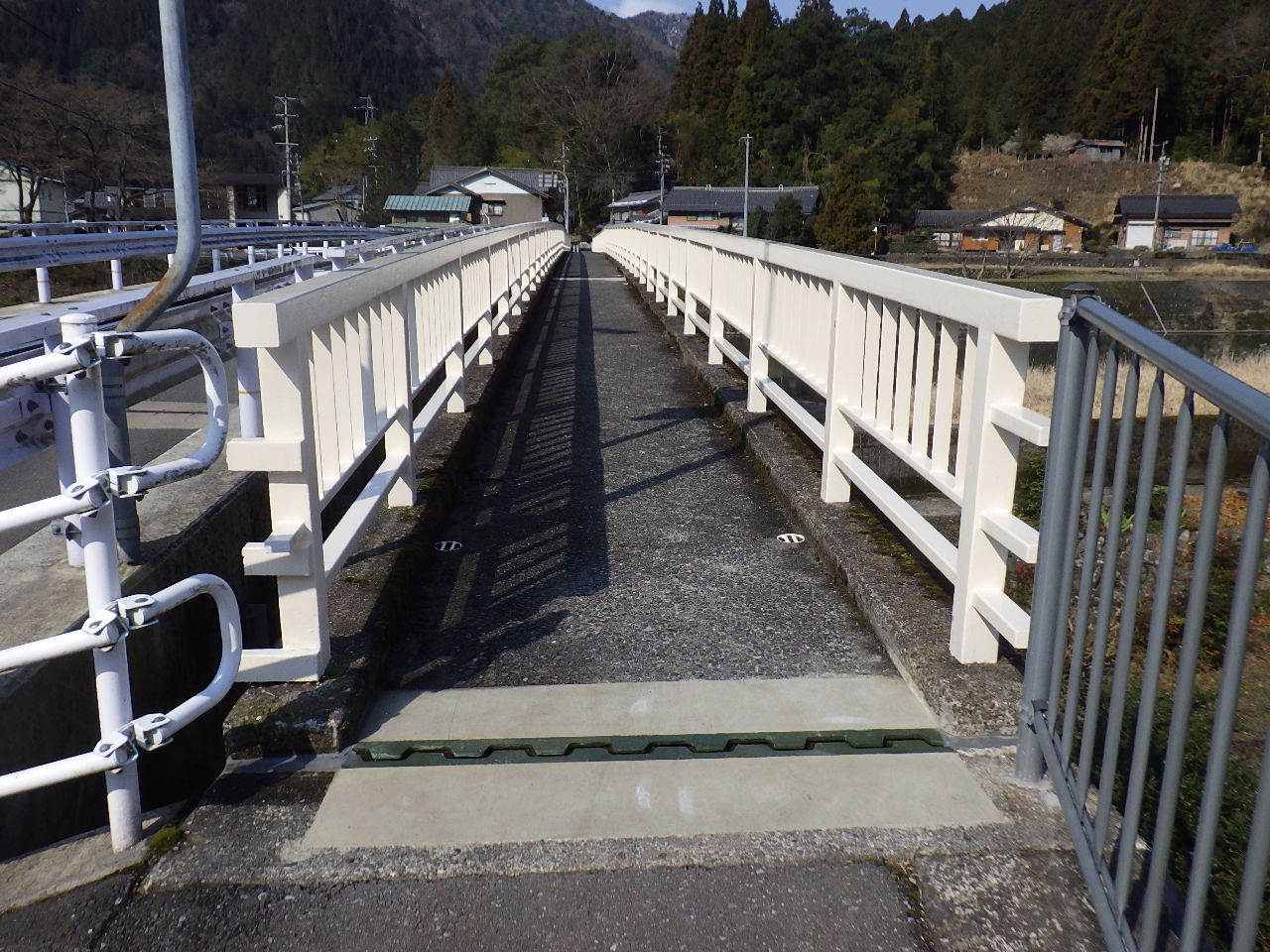 市場橋歩道橋の補修後の写真