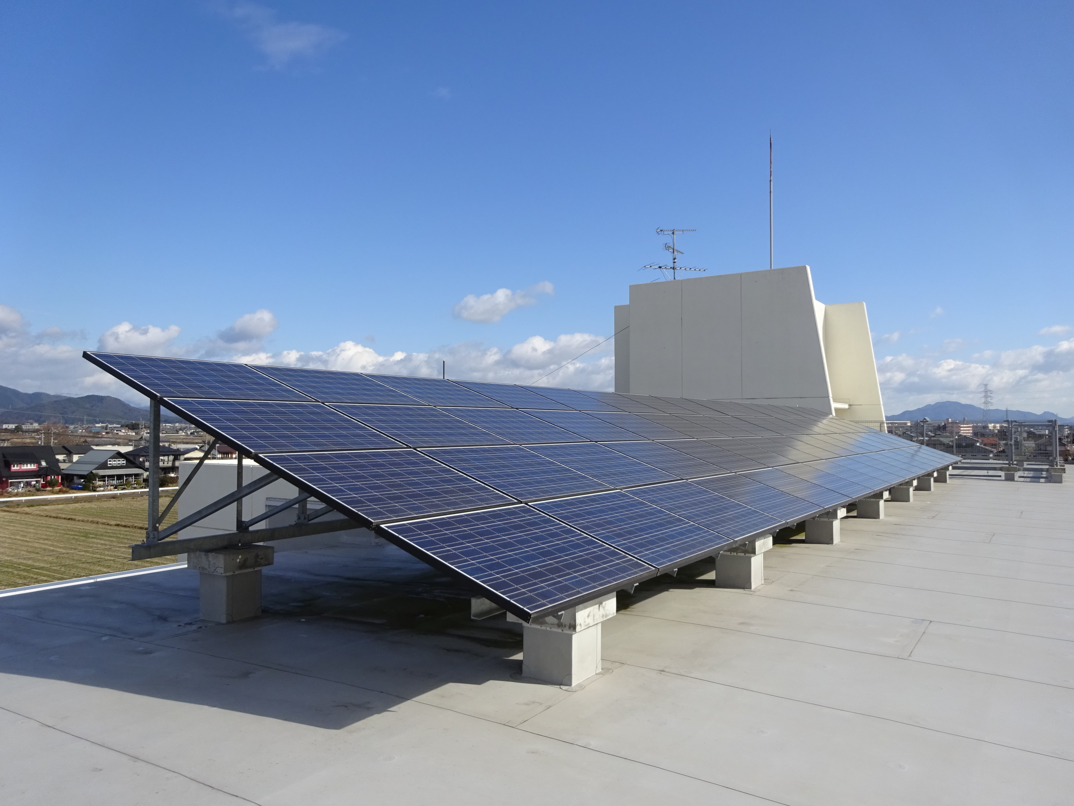 土貴野小学校太陽光発電設備の写真