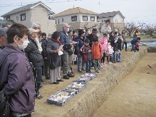 席田郡家推定地現地説明会の様子3