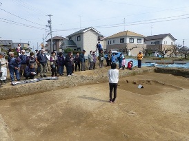 席田郡家推定地現地説明会の様子4