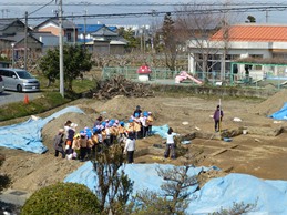 席田郡家推定地現地説明会の様子1