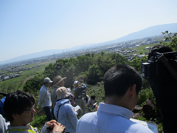 船来山古墳群探訪の様子1