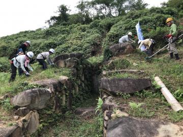 船来山古墳群環境環境整備ボランティア参加者の写真