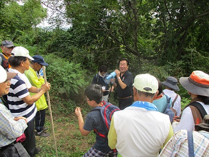 船来山古墳群里山ウォークの様子2