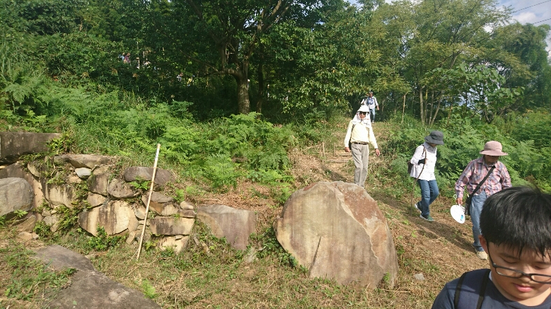 船来山古墳群里山ウォークの様子5