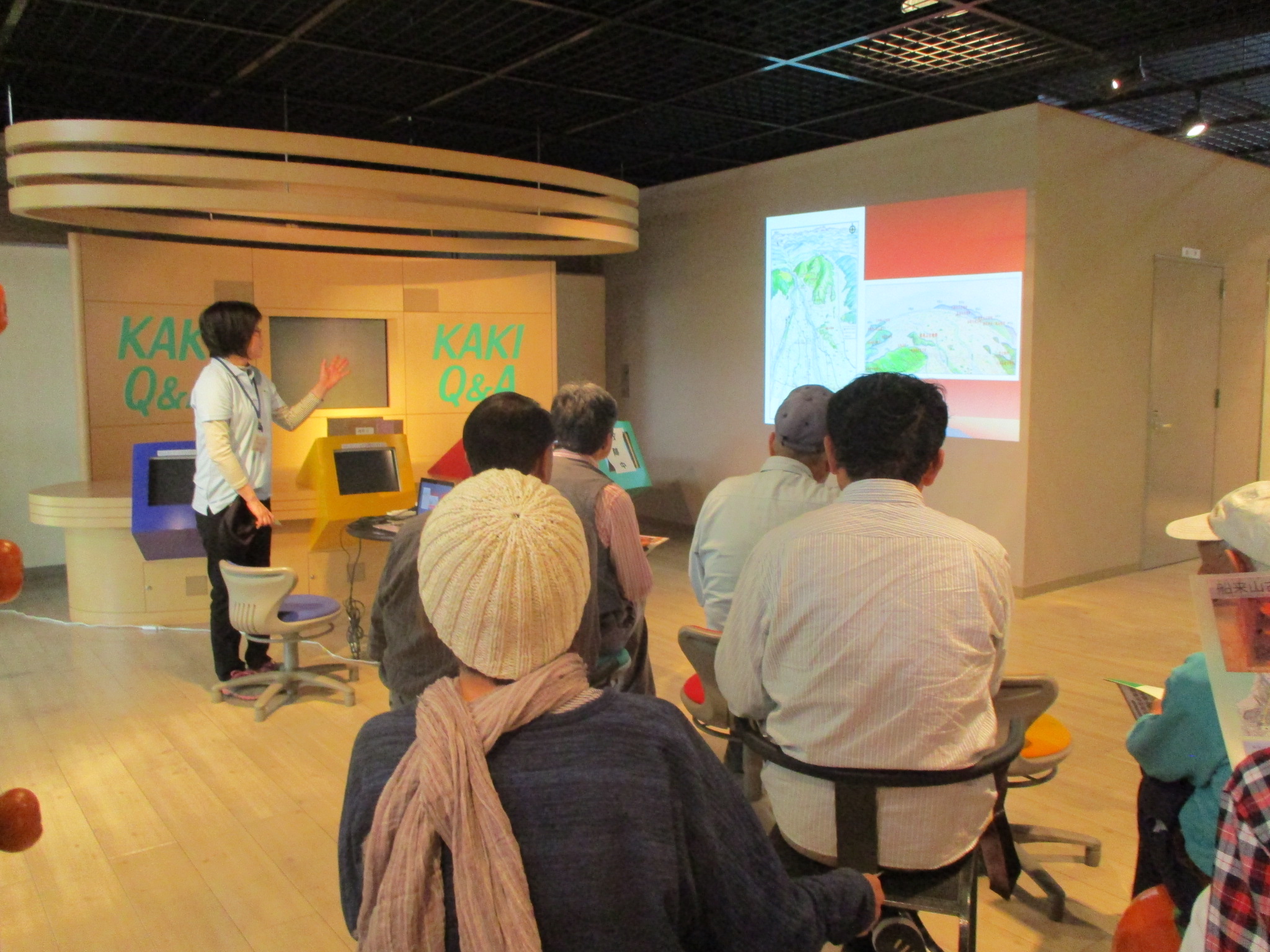 船来山古墳群赤彩古墳の館特別開館の様子3