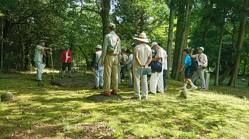 関市弥勒寺官衙遺跡群・池尻大塚古墳・塚原遺跡公園見学の様子3