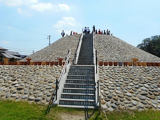 名古屋市志段味古墳群を見学の様子1