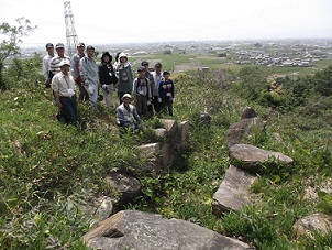 西墳之越古墳群見学者の記念写真