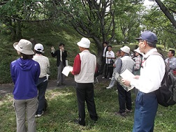 西墳之越古墳群見学の様子2