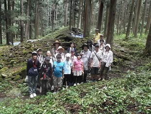 長野県大室古墳群見学者記念写真