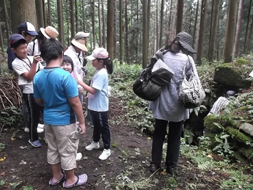 長野県大室古墳群見学の様子3