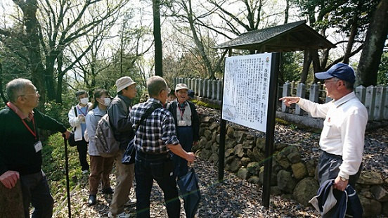 船来山と舂稲神社の歴史を学ぼうの様子5