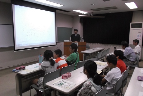 席田郡建郡1300年記念　春の歴史文化探訪セミナーの様子1