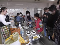 船来山赤彩古墳の館秋の特別開館の様子1